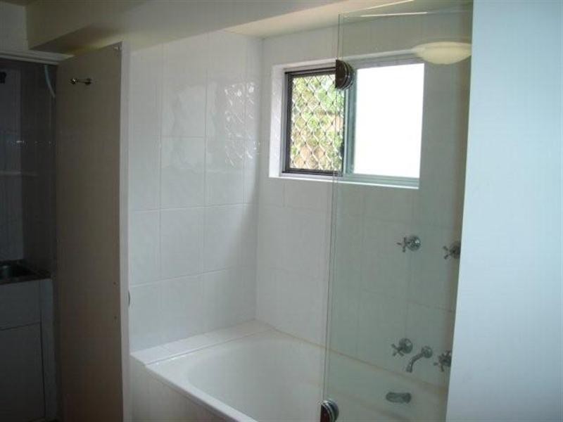 14 Cascade Avenue, Benowa QLD 4217