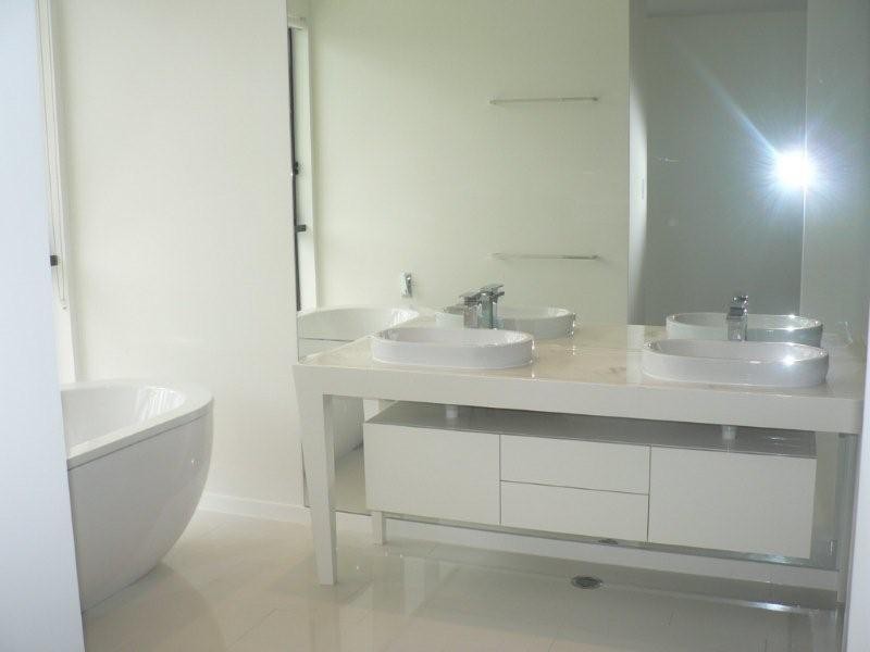 10005 The Boulevard, Benowa QLD 4217