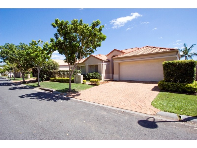 8 Stingray Crescent, Burleigh Waters QLD 4220