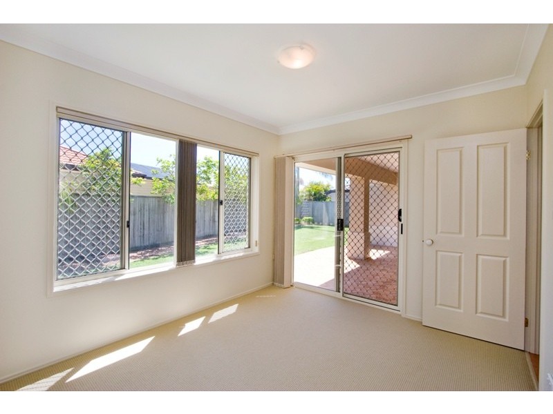 8 Stingray Crescent, Burleigh Waters QLD 4220