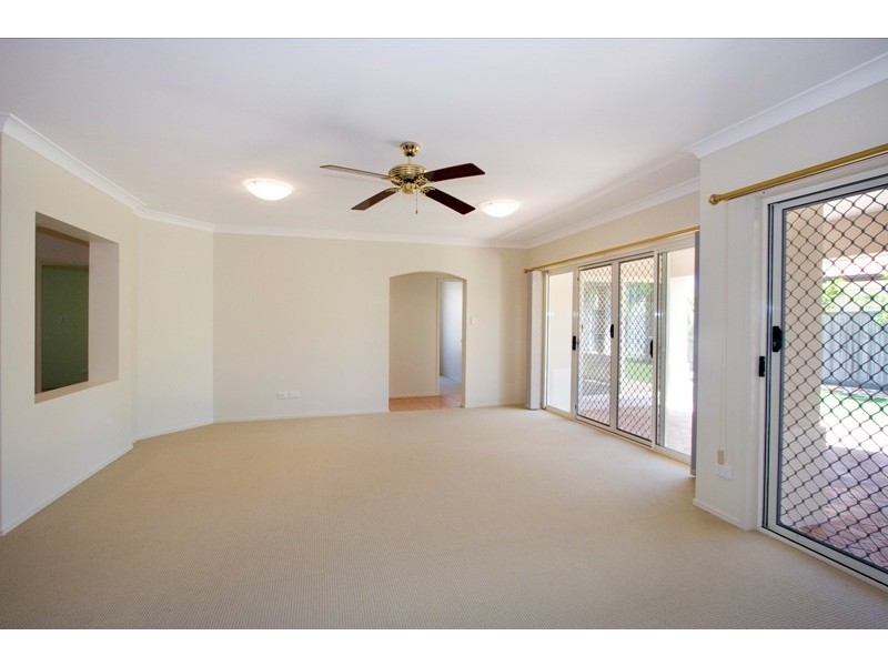 8 Stingray Crescent, Burleigh Waters QLD 4220