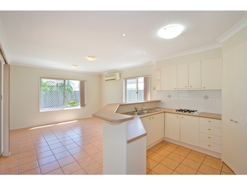 8 Stingray Crescent, Burleigh Waters QLD 4220