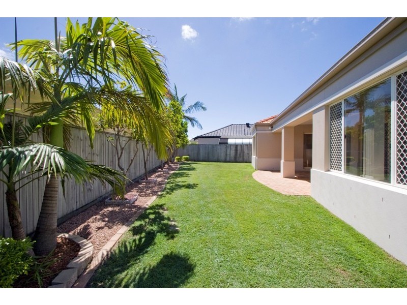 8 Stingray Crescent, Burleigh Waters QLD 4220