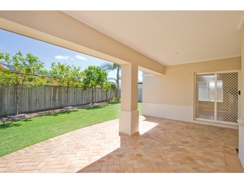 8 Stingray Crescent, Burleigh Waters QLD 4220