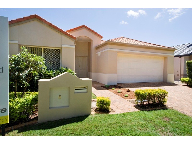 8 Stingray Crescent, Burleigh Waters QLD 4220
