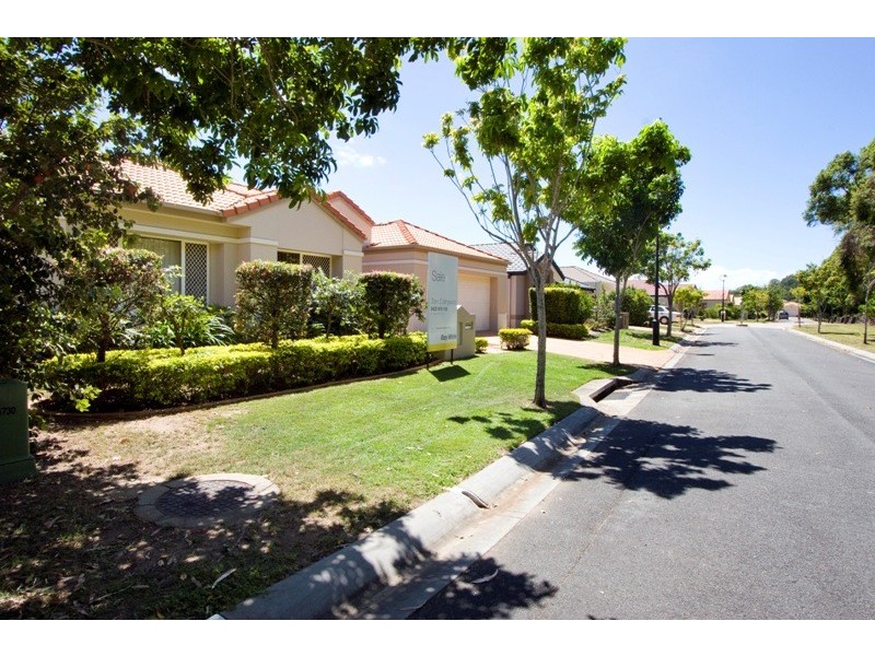 8 Stingray Crescent, Burleigh Waters QLD 4220