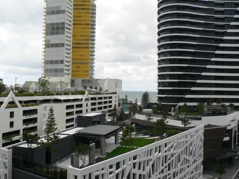 20605 4 Charles Avenue, Broadbeach QLD 4218