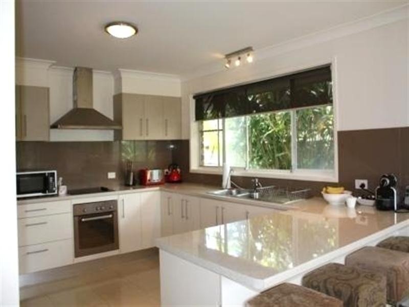 12 Grant Place, Broadbeach Waters QLD 4218