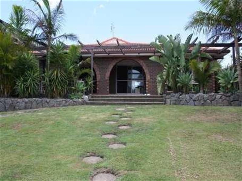 12 Grant Place, Broadbeach Waters QLD 4218