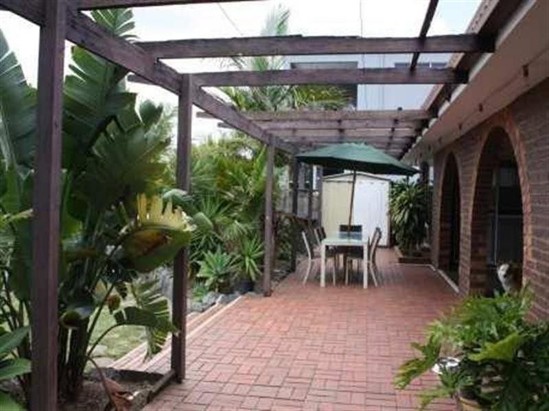 12 Grant Place, Broadbeach Waters QLD 4218