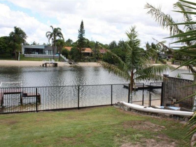 12 Grant Place, Broadbeach Waters QLD 4218