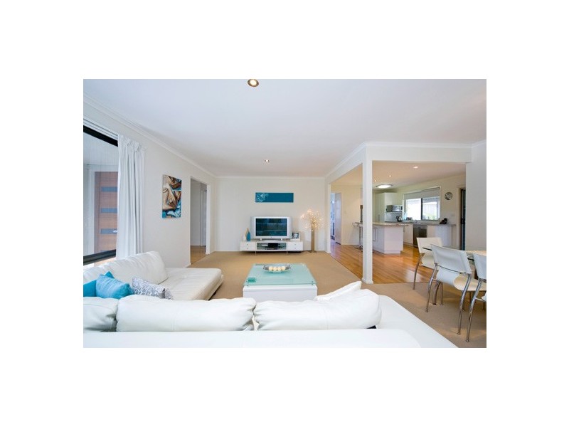 15 Tekapo Street, Broadbeach Waters QLD 4218