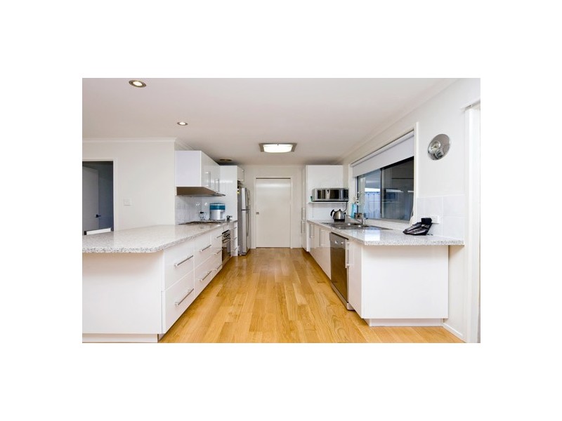 15 Tekapo Street, Broadbeach Waters QLD 4218