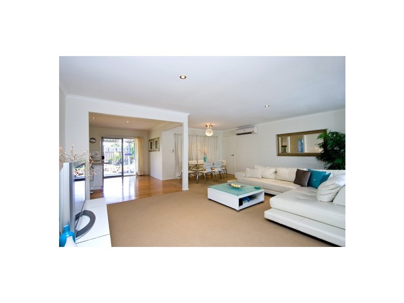 15 Tekapo Street, Broadbeach Waters QLD 4218