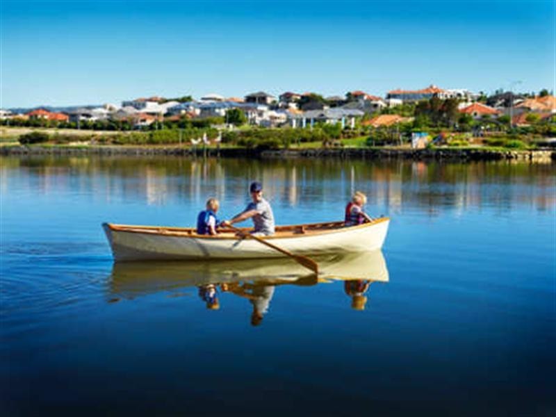 4 Elizabeth Crescent, Varsity Lakes QLD 4227