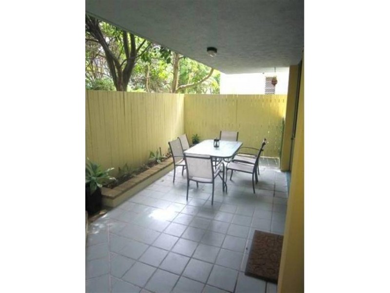 2/33 Australia Avenue, Broadbeach QLD 4218