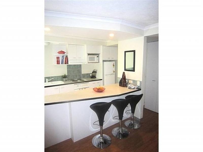 2/33 Australia Avenue, Broadbeach QLD 4218