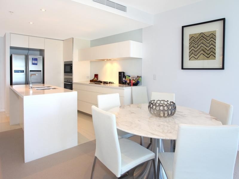 3102 Oracle, 4 Charles Avenue, Broadbeach QLD 4218