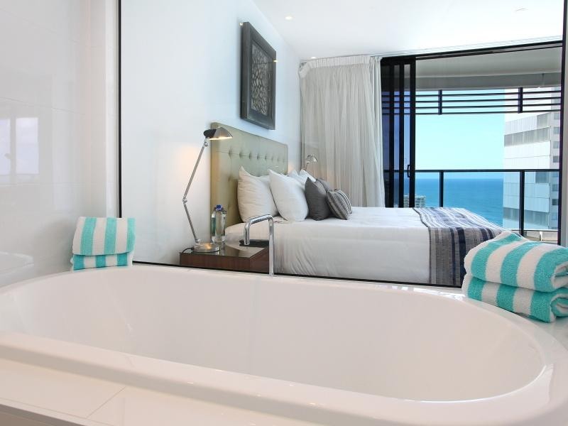 3102 Oracle, 4 Charles Avenue, Broadbeach QLD 4218