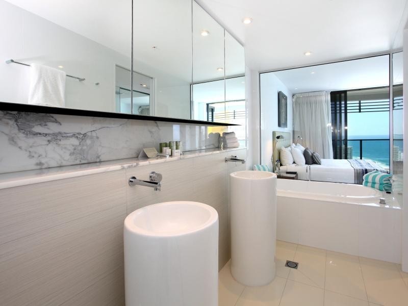 3102 Oracle, 4 Charles Avenue, Broadbeach QLD 4218