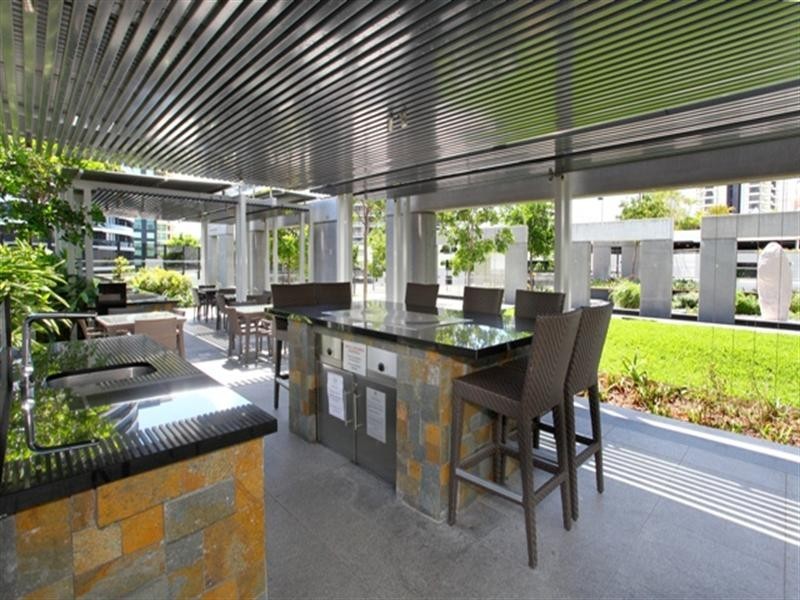 3102 Oracle, 4 Charles Avenue, Broadbeach QLD 4218