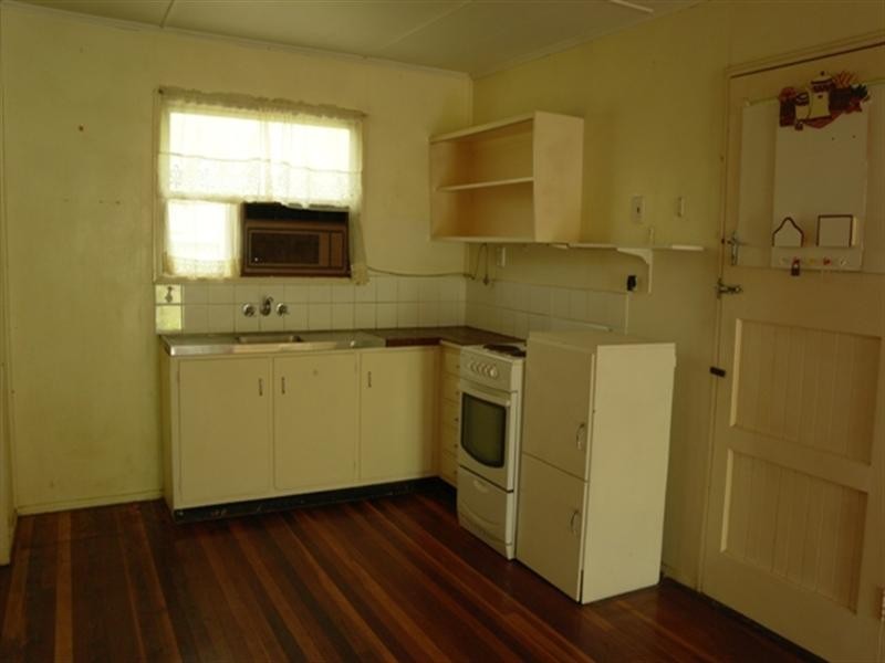 18 Allden Avenue, Labrador QLD 4215