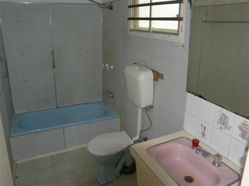 18 Allden Avenue, Labrador QLD 4215