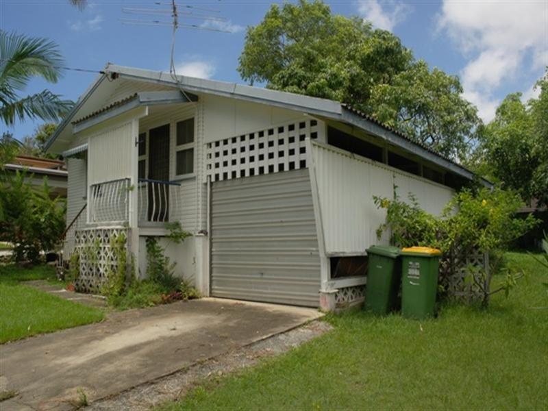 18 Allden Avenue, Labrador QLD 4215