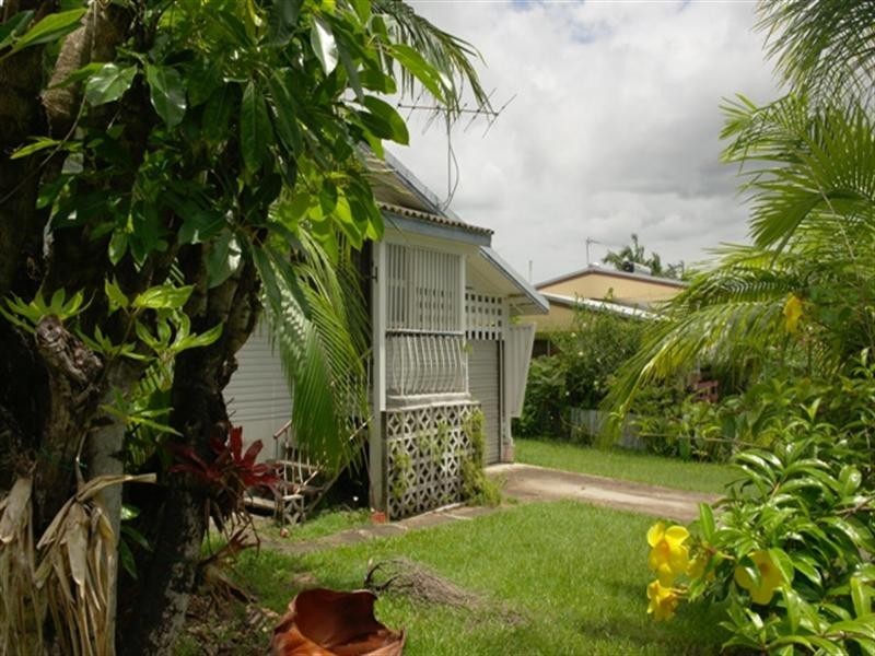 18 Allden Avenue, Labrador QLD 4215