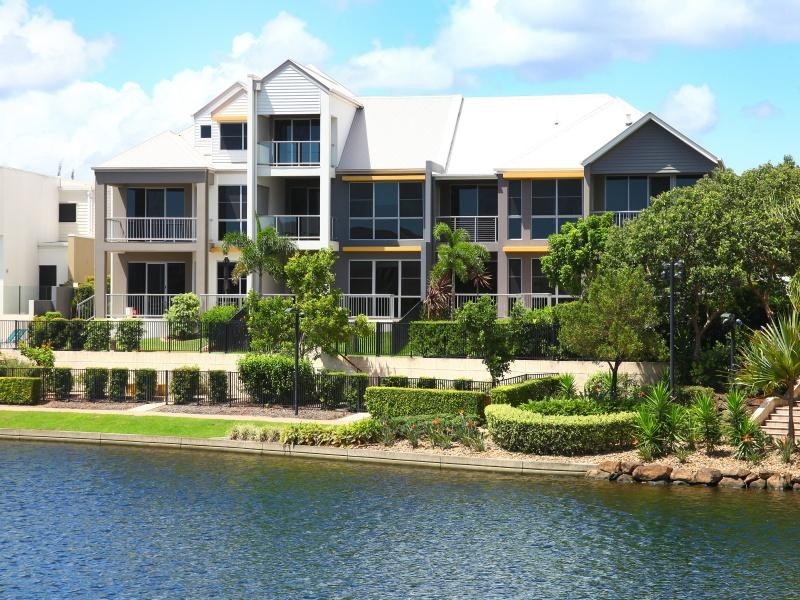 3/5021 Emerald Island Drive, Carrara QLD 4211