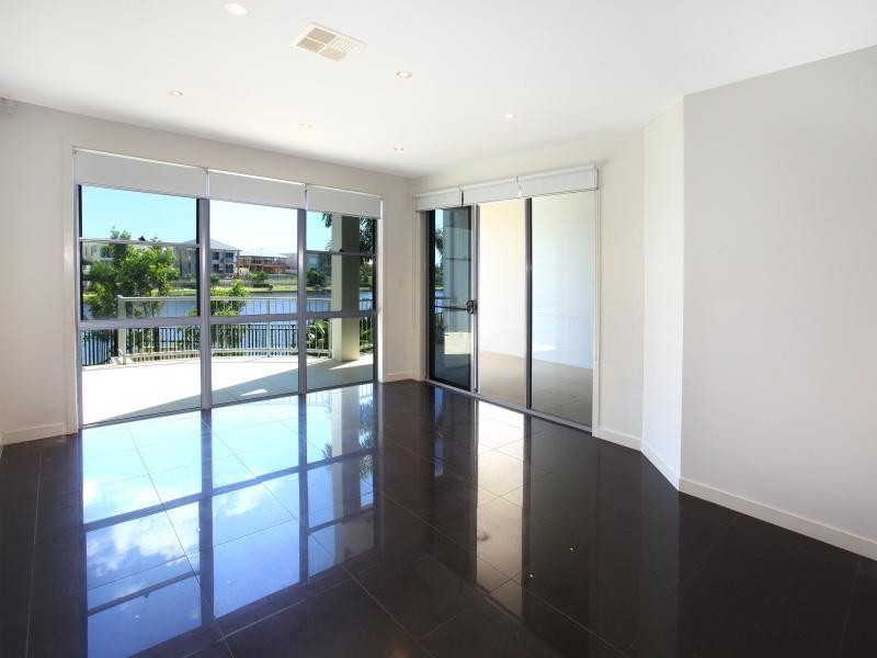 3/5021 Emerald Island Drive, Carrara QLD 4211