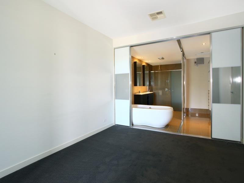 3/5021 Emerald Island Drive, Carrara QLD 4211