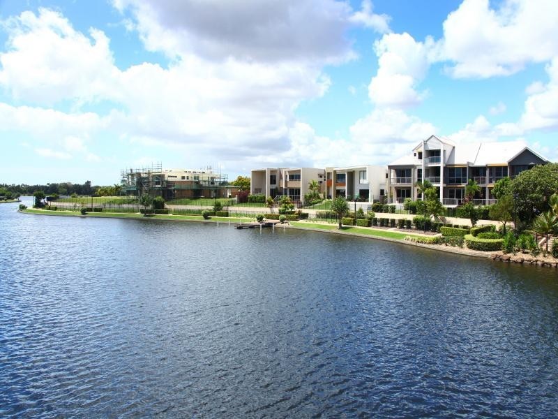 3/5021 Emerald Island Drive, Carrara QLD 4211