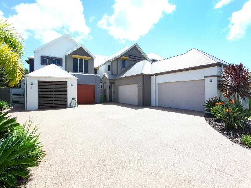 3/5021 Emerald Island Drive, Carrara QLD 4211