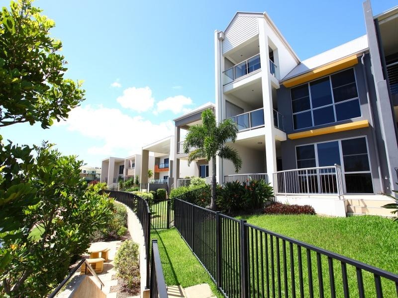 3/5021 Emerald Island Drive, Carrara QLD 4211