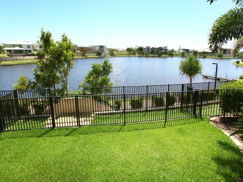 3/5021 Emerald Island Drive, Carrara QLD 4211