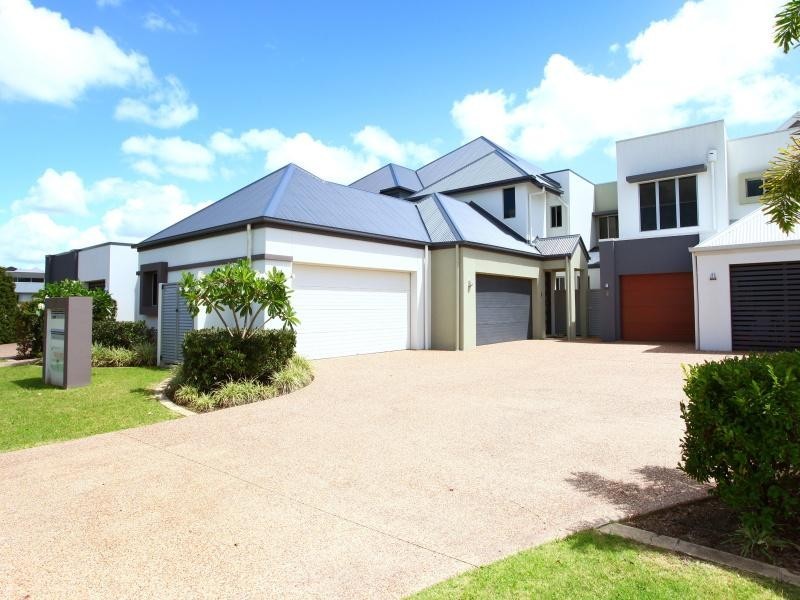 5/5019 Emerald Island Drive, Carrara QLD 4211