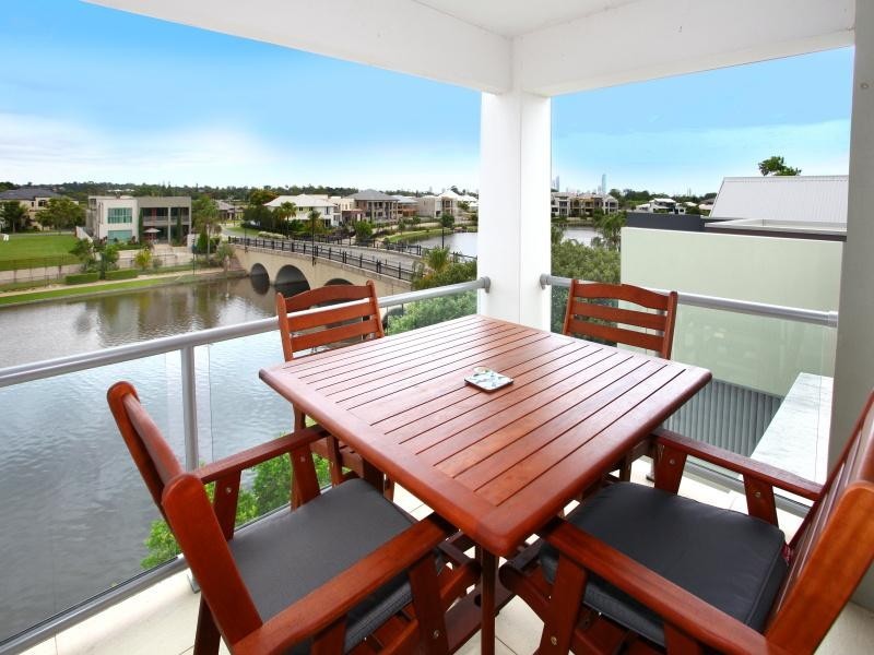 5/5019 Emerald Island Drive, Carrara QLD 4211
