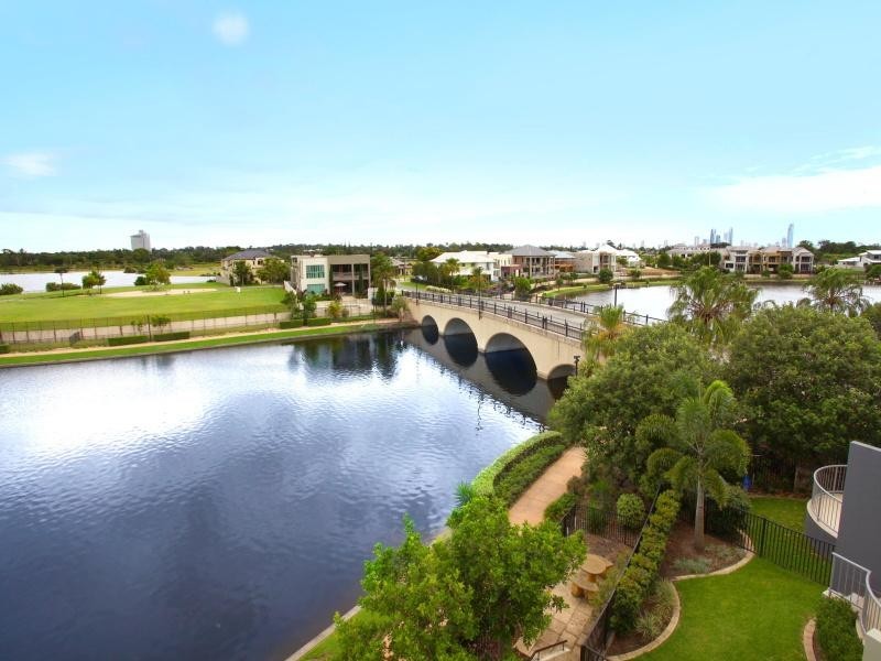 5/5019 Emerald Island Drive, Carrara QLD 4211