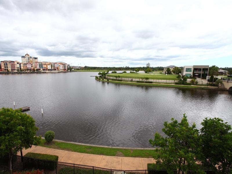 5/5019 Emerald Island Drive, Carrara QLD 4211