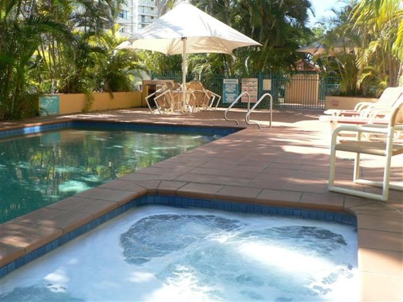 17/4-6 Queensland Avenue, Broadbeach QLD 4218