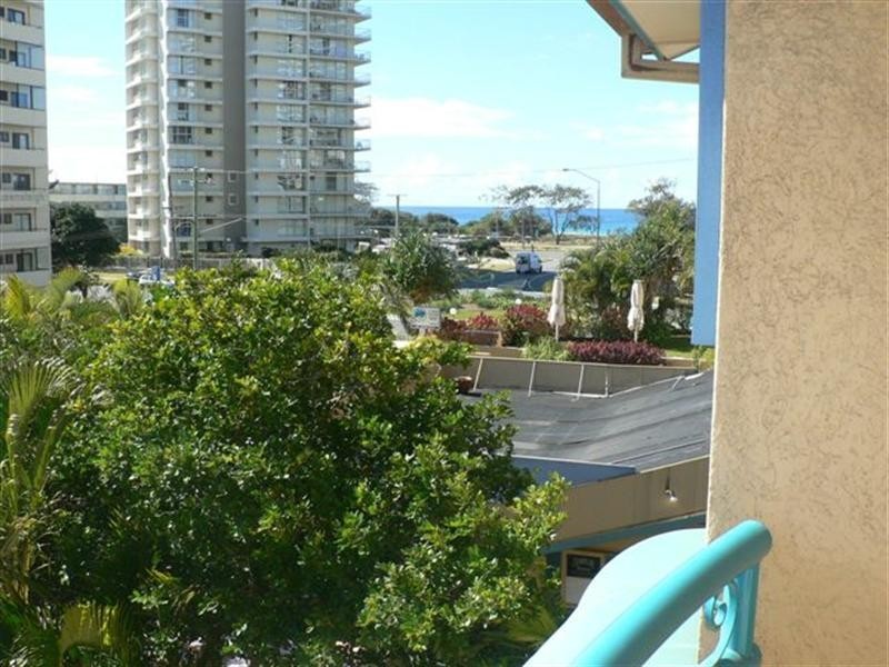 17/4-6 Queensland Avenue, Broadbeach QLD 4218