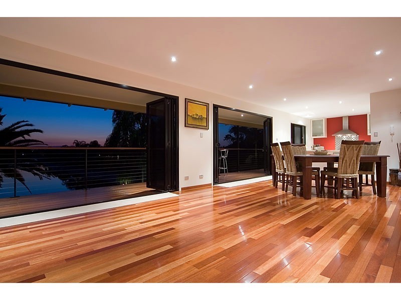 6 Hoy Street, Broadbeach Waters QLD 4218