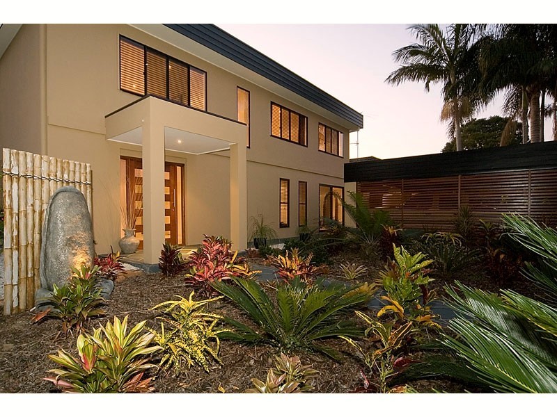 6 Hoy Street, Broadbeach Waters QLD 4218