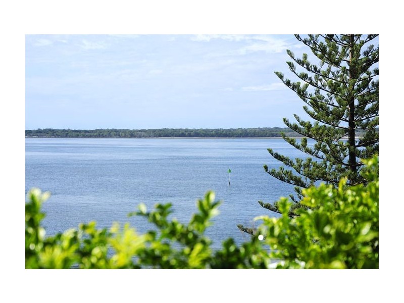 Unit 4 ‘Oasis on the Esplanade’, 32 Oatland Esplanade, Runaway Bay QLD 4216