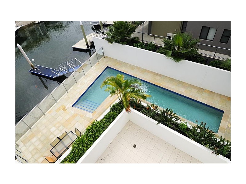 Unit 4 ‘Oasis on the Esplanade’, 32 Oatland Esplanade, Runaway Bay QLD 4216