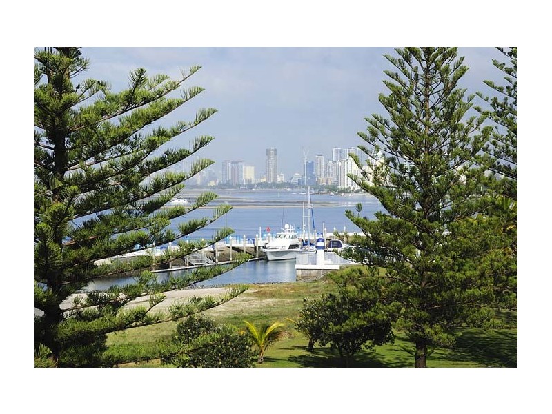 Unit 4 ‘Oasis on the Esplanade’, 32 Oatland Esplanade, Runaway Bay QLD 4216