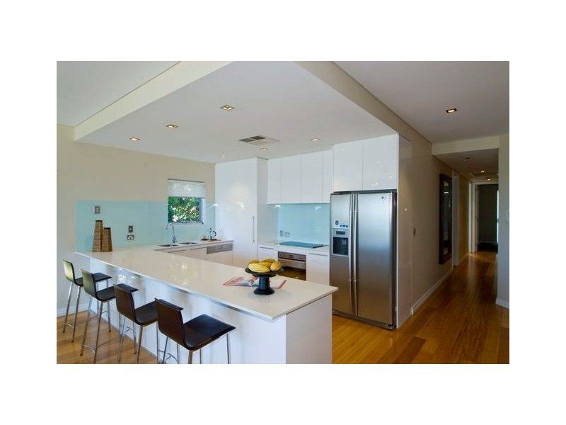 Unit 4 ‘Oasis on the Esplanade’, 32 Oatland Esplanade, Runaway Bay QLD 4216