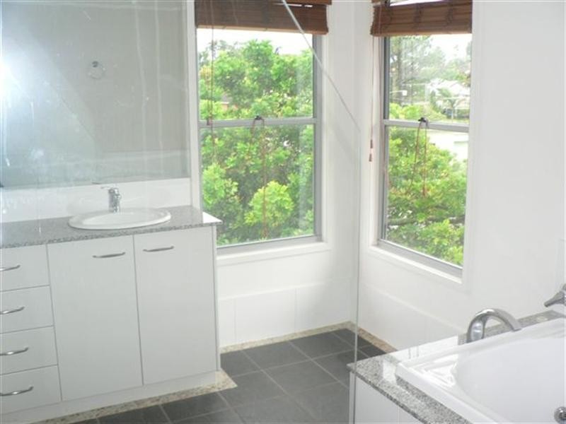 1/88 Falconer Street, Southport QLD 4215