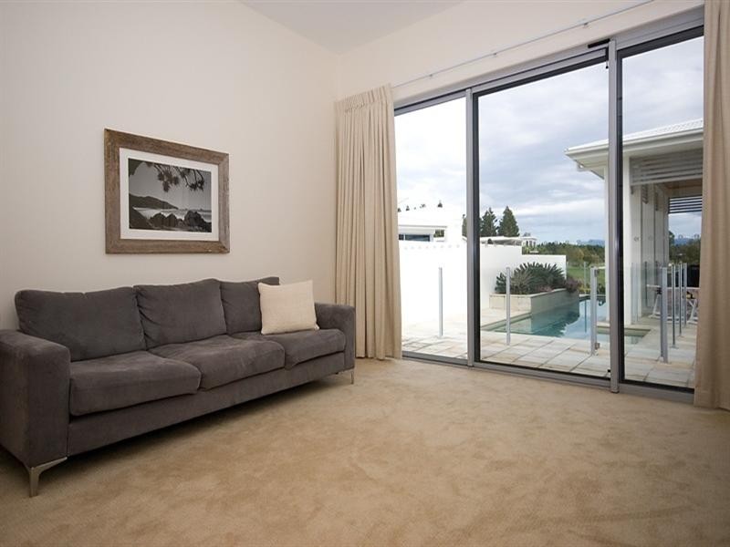 1029 Lakeview Terrace, Benowa QLD 4217